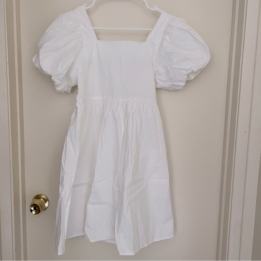 NWOT White Puffy Puff Sleeve Flowy Dress